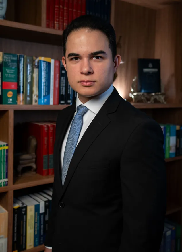 José Abrantes Lacerda Segundo no escritório da Segundo Advocacia